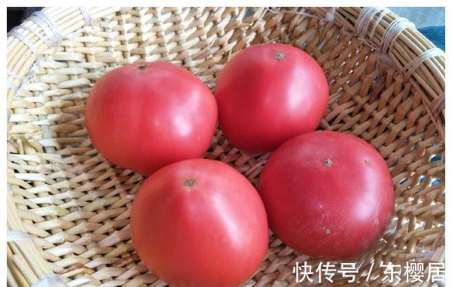 买西红柿,粉色的好吃还是红色的好,摊主告诉你,别乱买了