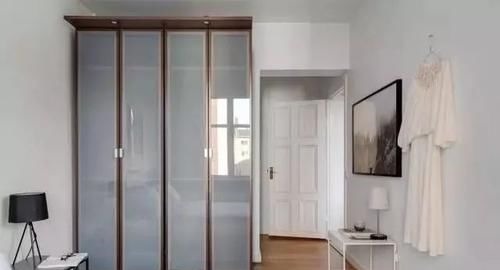 家和万事兴|老婆坚持在卧室加堵墙,卫生间镜子直接贴墙上,完工后才知新潮!
