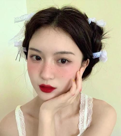 发型|别再披头散发了,今年春夏流行这几款发型,清新减龄,还很好打理