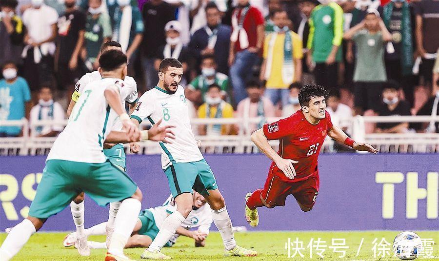 大名单|18点!国足尊严战,李霄鹏或大胆变阵,6归化+4小将,CCTV5直播
