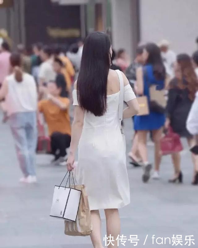 搭配|连衣裙的时尚穿搭，纯净而明媚，令人舒适