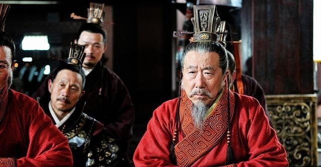 鸡蛋|帝王生病要吃公鸡蛋治病,臣子无可奈何,小孩用七个字轻易破解