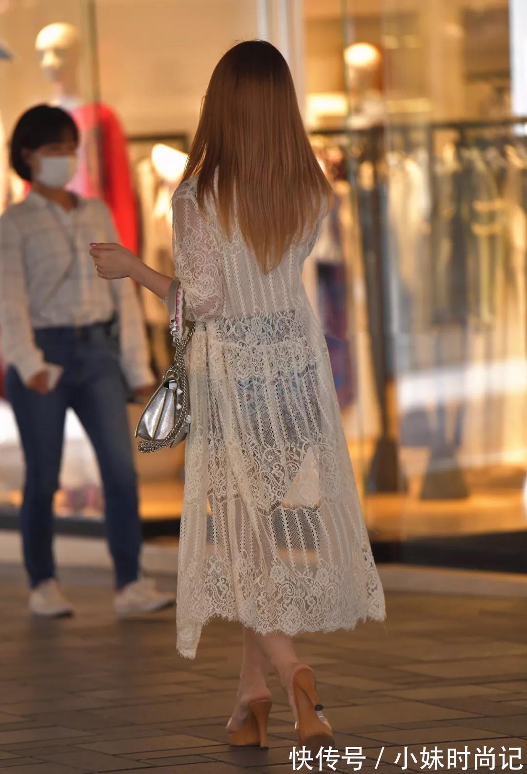 穿搭 街拍路人,简约又不输个性气质的穿搭参考,让你美成潮女范