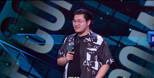 中文|《脱口秀大会》杨波表现太炸，一句一个梗逗笑全场，one-liner是什么意思？