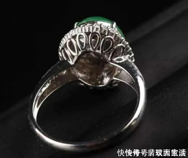 垫色|这两种低端翡翠造假技术每年染出千万元假货流向市场,你信吗?