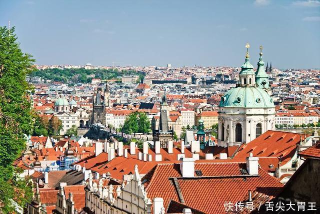 首都@全球首座入选世界遗产的城市，被评为欧洲最美首都，宛如童话世界