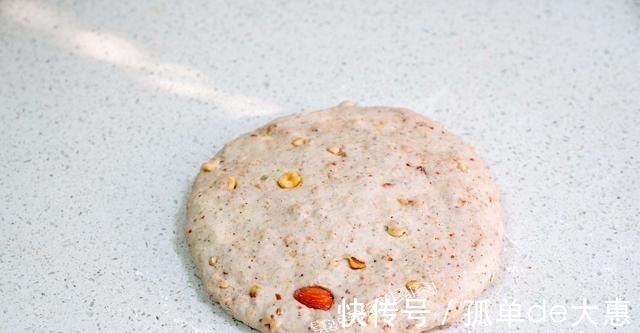 高纤|甜面包吃腻了,试试这款无油无糖的高纤面包吧!外脆内软越嚼越香