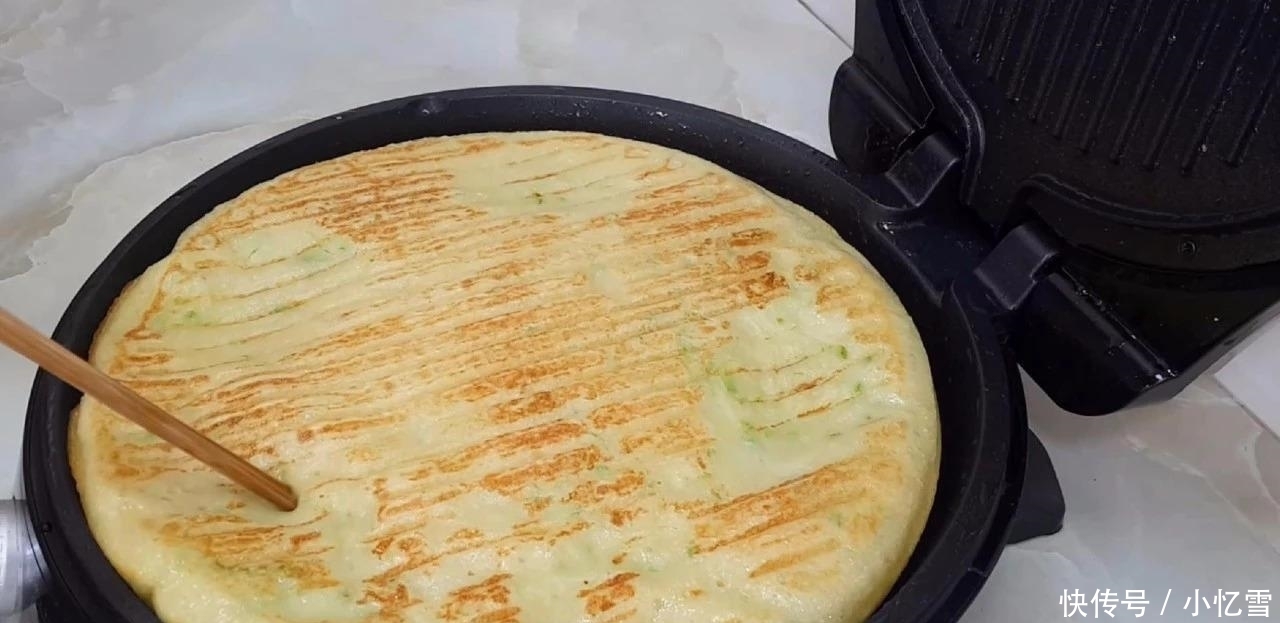 西葫芦|早餐又出新吃法, 不用和面, 做出来比鸡蛋饼都好吃, 好吃到流口水