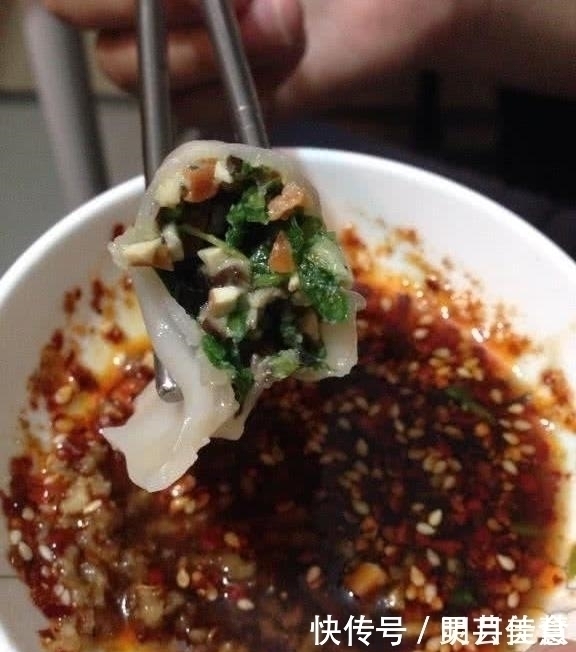 吃饺子时，酱油醋早过时了，会调这三种“蘸料”的人，才是真吃货