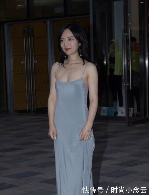 文学感 微胖女孩穿长裙,尽显魅力又有气质