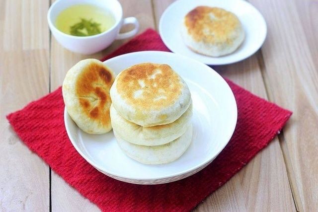 鸭肉切丁|吃剩的烤鸭不要发愁了,做成早餐饼,香酥又好吃