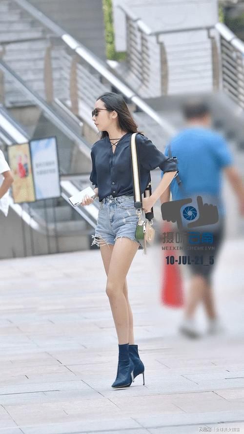 蕾丝|牛仔热裤大长腿美女，牛仔短裤好穿搭，窈窕身材尽显无疑！