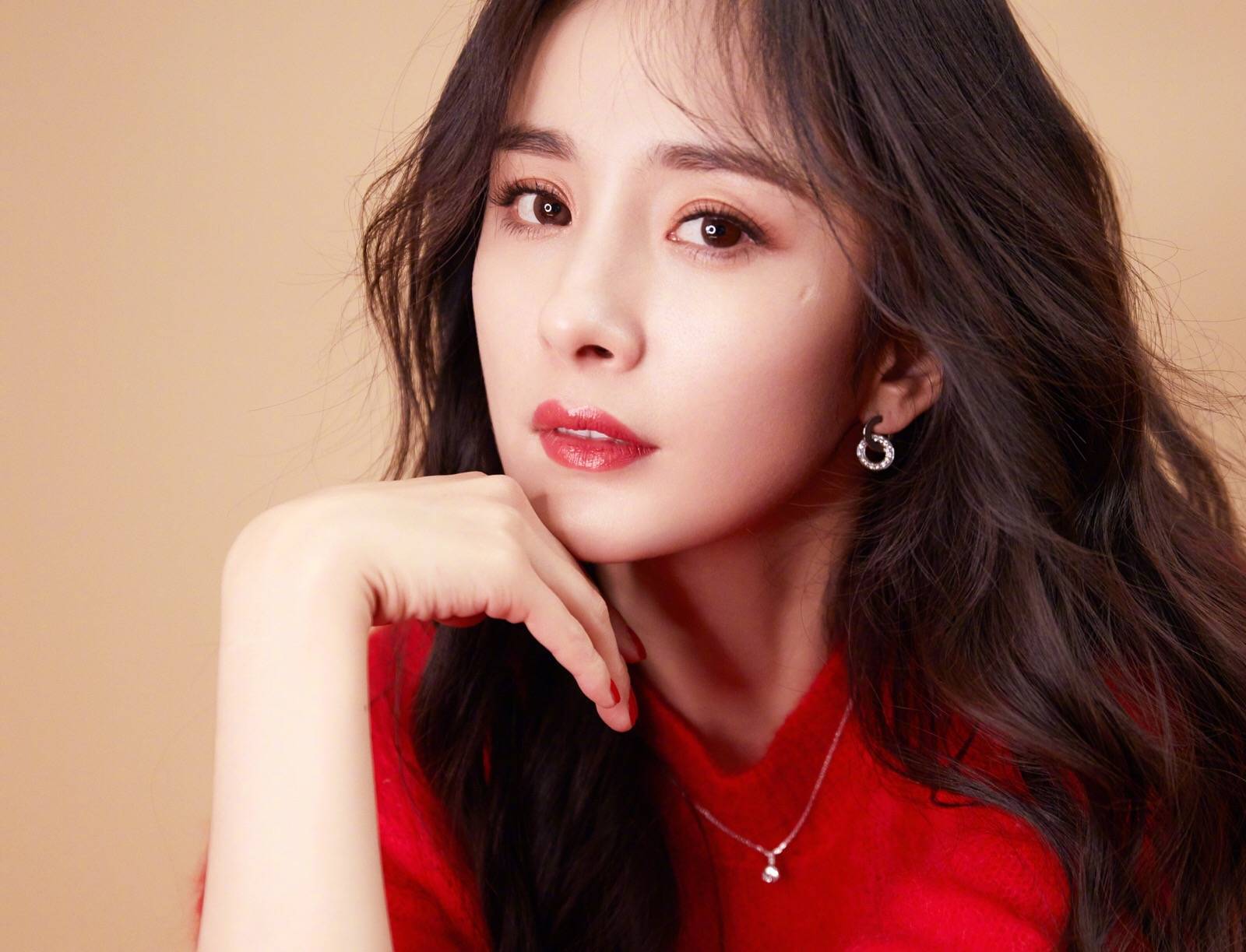 迪丽热巴出于凤九,张彬彬成于秦放