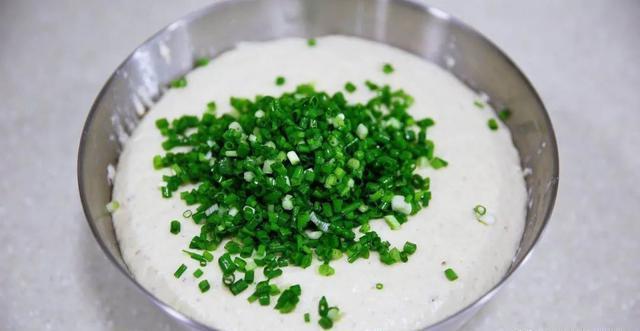 搅拌均匀|不揉面,不擀面,筷子搅一搅,5分钟烙出一大张饼,解决全家早餐