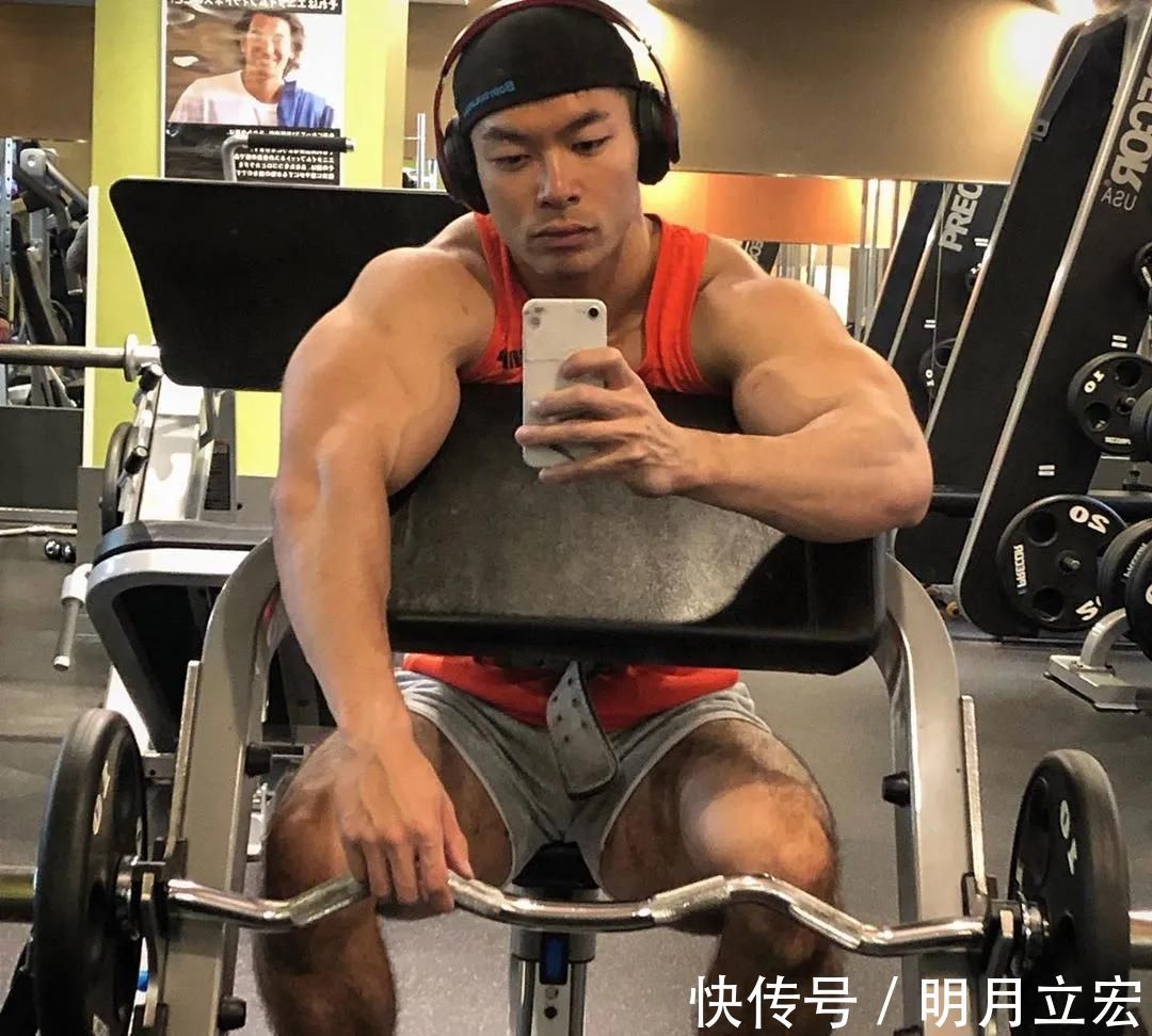 t181cm日本肌肉壮男走红,每天深蹲练出大粗腿,网友不淡定了