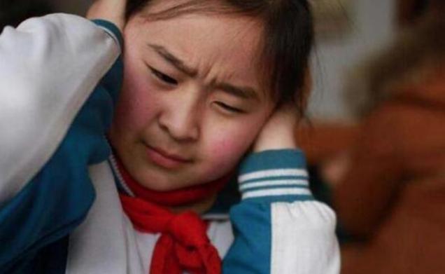 教师|孩子姓房,老师从没点过她名字,教师回应:上课哪敢点她名啊!