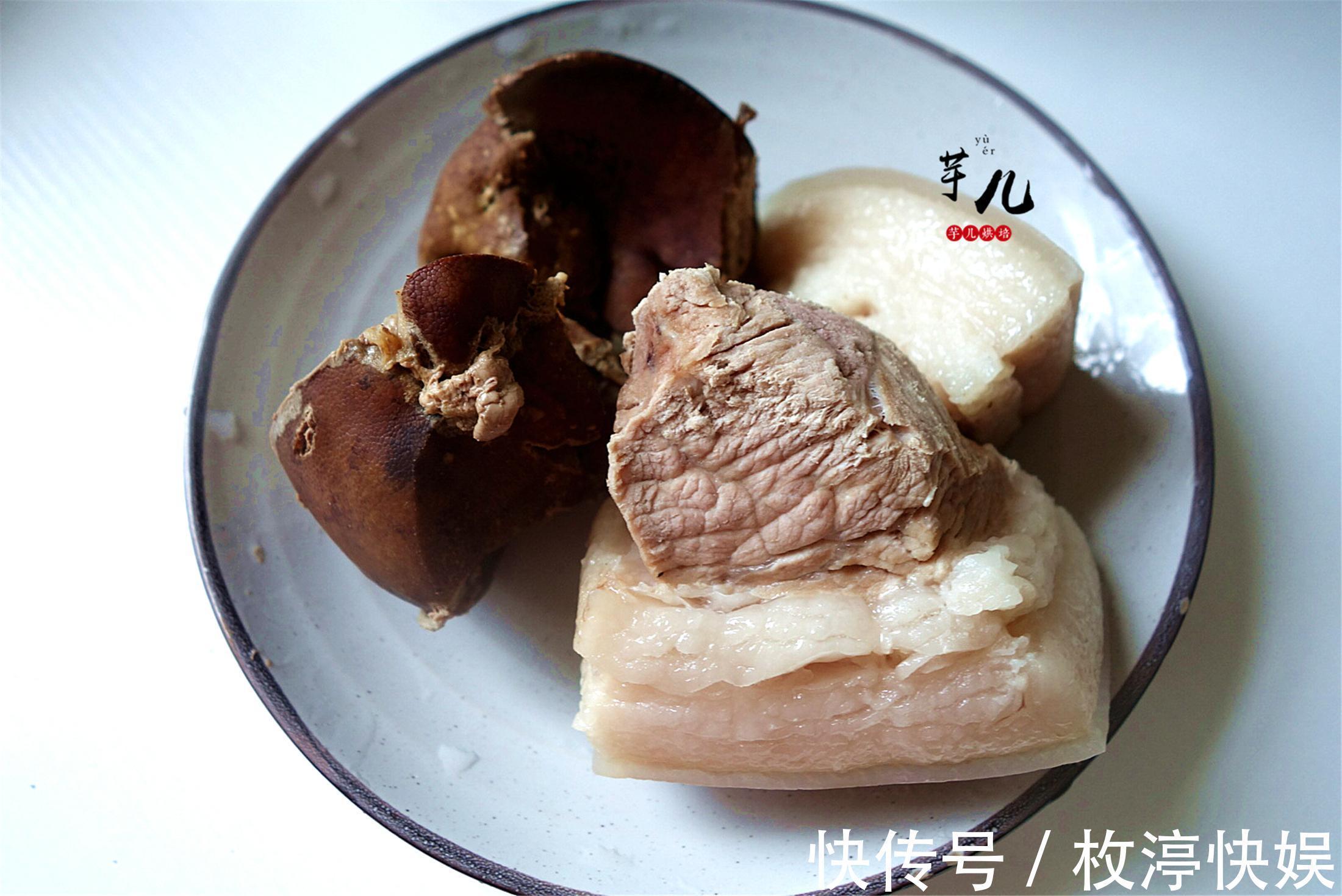 猪肝猪臀肉一起拌,麻辣鲜香,美味可口,下饭更下酒,家人吃不够