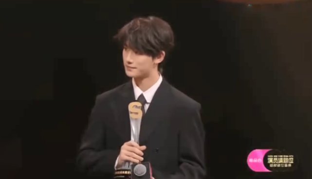 我要逆风去|胡杏儿获《演员2》冠军,丁程鑫获最喜爱演员,曹骏获奖令人意外