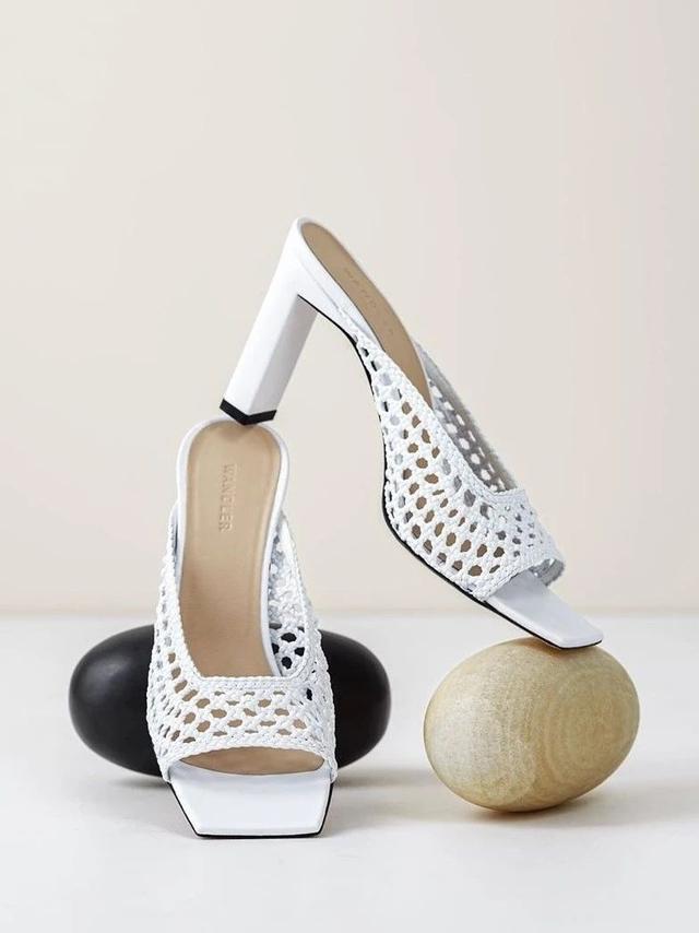 参考价格 翻了身的“土味凉鞋”,这次成了时髦精心中的C位