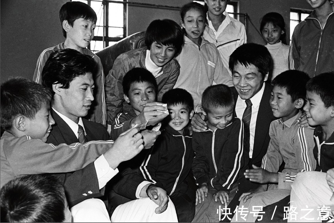 举重|他天生手小,15岁时手便不再生长,但他却成了奥运会举重冠军!