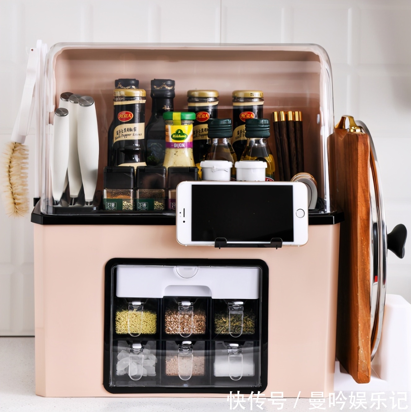 布置|武汉发现一户人家厨房,布置的真高级,拍给大家看看,美观又实用