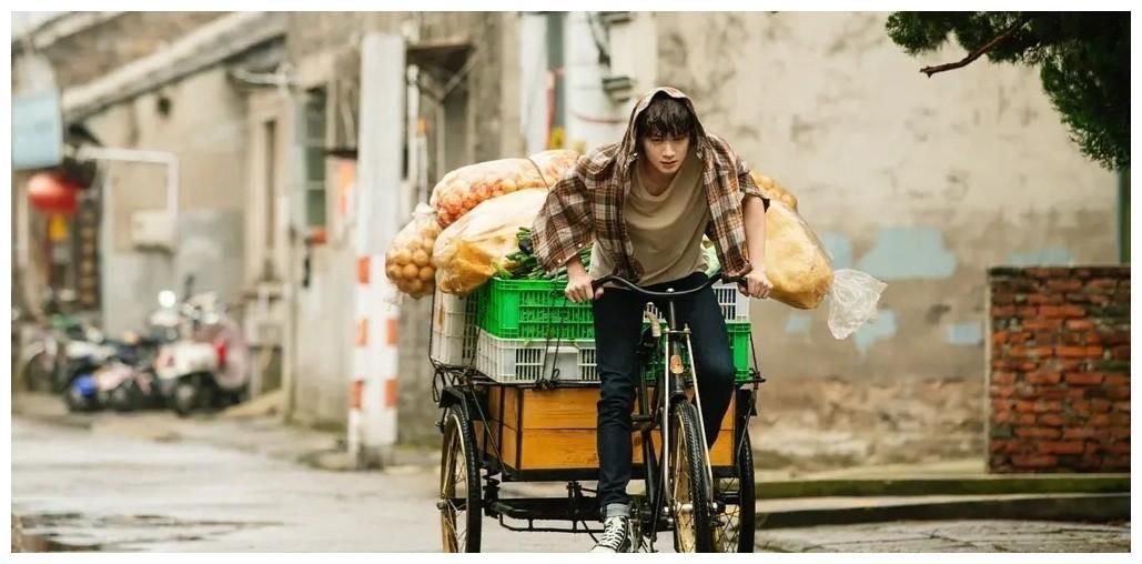 白敬亭吴倩强强联手，《八零九零》聚焦养老问题，收视率却低迷