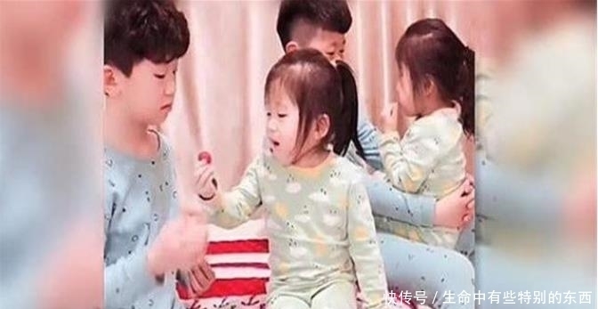 父亲|双胞胎儿子只黏妈妈,爸爸吃醋要生女儿,结果“心里酸极了”!