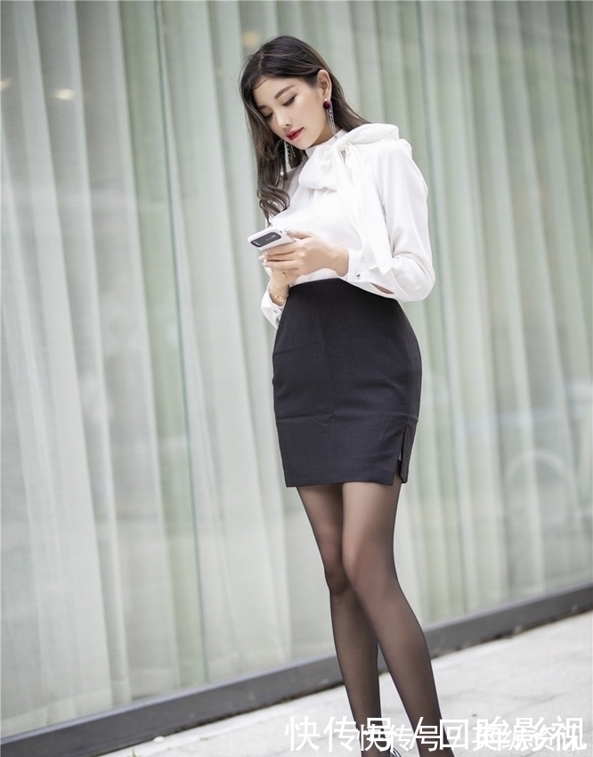 丝袜 职场时尚小姐姐一袭黑色职业装搭配黑色丝袜,真是干练气十足