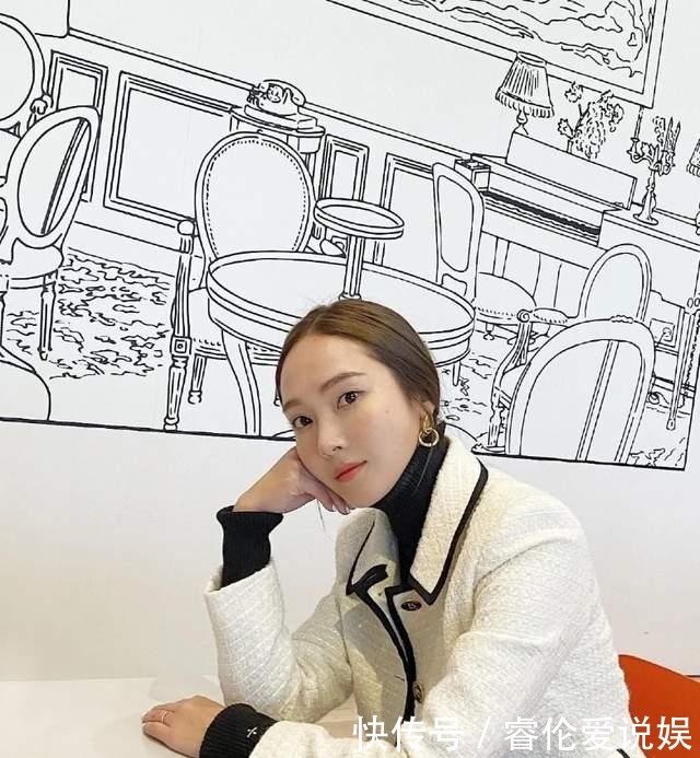 裙子|最近火了一种穿法叫:“小香风外套+裙子”,时髦高级还显瘦