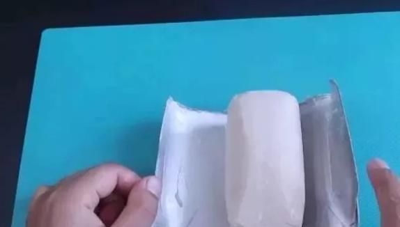 酸奶|喝了100箱酸奶才发现,原来盒子上有个小机关,难怪总是喝不干净