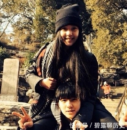 雜志|歐陽娜娜和張子楓合拍雜志,百合CP好磕,有的觀眾卻擔(dān)心捆綁營銷