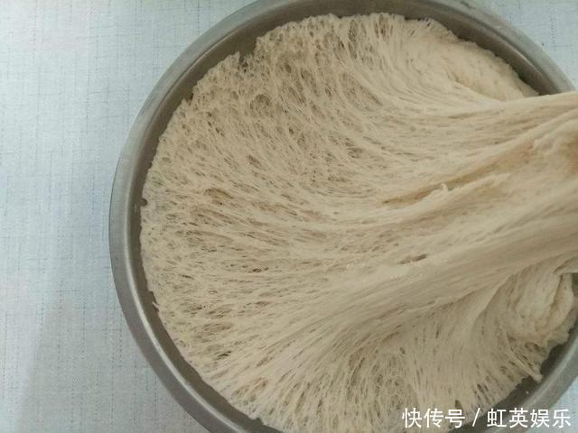 包子这样做,薄皮大馅不用发面,10分钟一锅,出锅就被抢光