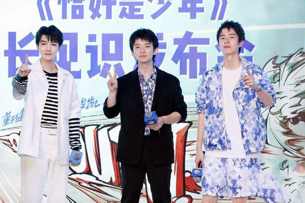 《恰好是少年》开播,川藏风景好美,王俊凯高原反应不忘自拍