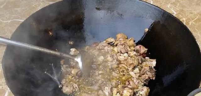 发现|一家10口去吃柴火鸡,268元以为捡到便宜结账才发现有“猫腻”