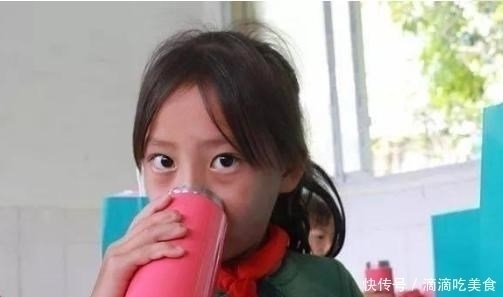 毒水|“夺命保温杯”被曝光，放入热水出来却是毒水，很多家长仍在购买