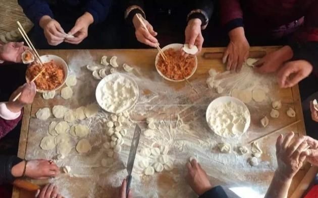 调肉馅时,牢记两放三不放,肉香无腥,鲜嫩多汁,教你正确做法