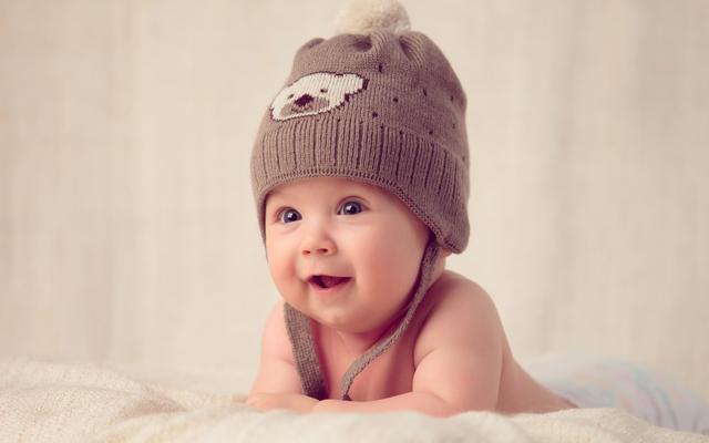 失误|爷爷个孙子起名“清风”办出生证时失误少些一笔,家人连夸改的好