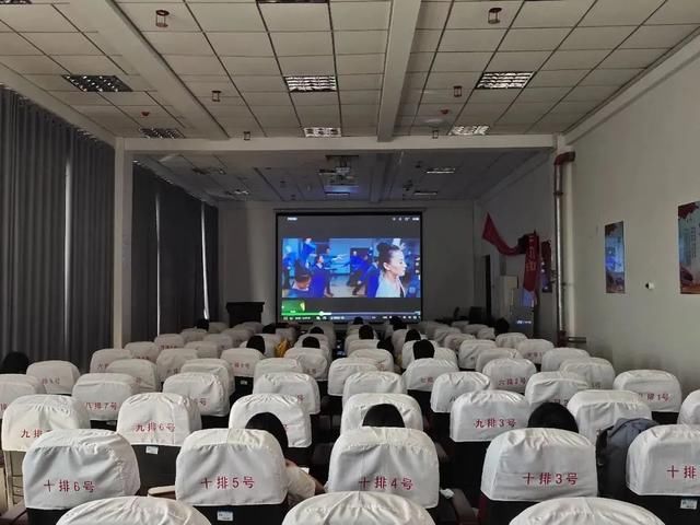 光影|「关注」商河:“百年光影·红色记忆”-庆祝建党百年红色电影展映活动服务基层、浸润人心