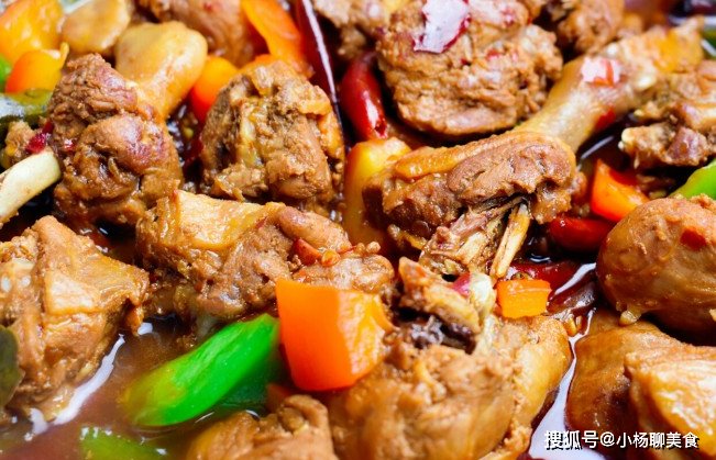 做啤酒鸭,直接炒就“废”了,大厨教你正确做法,鸭肉鲜香无腥味