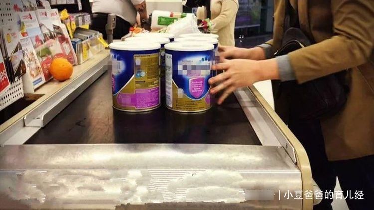 餐具|8月龄宝宝被奶奶喂进医院，儿科医生：不懂辅食，也别糊弄孩子