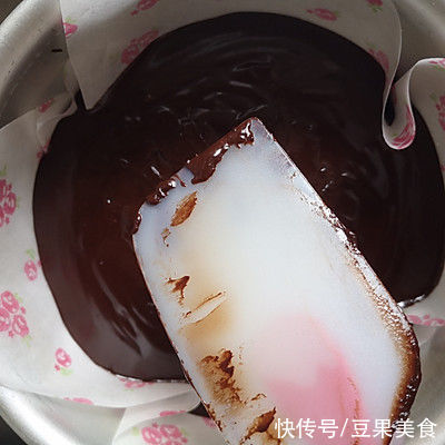 不需要烤箱的冰山熔岩巧克力