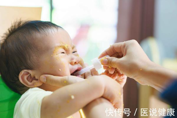 退烧药|孩子总是咳嗽、发烧不断?从这4点,咱们来区分是感冒还是肺炎?
