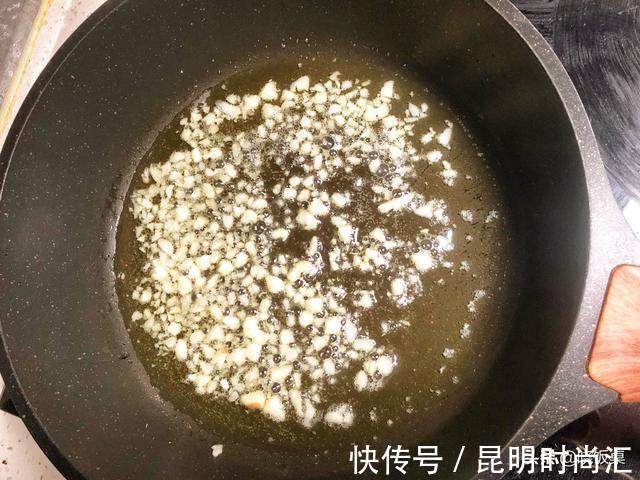 汁水|红烧狮子头的家庭做法,个大饱满汁水多,好吃不腻真解馋,零失败
