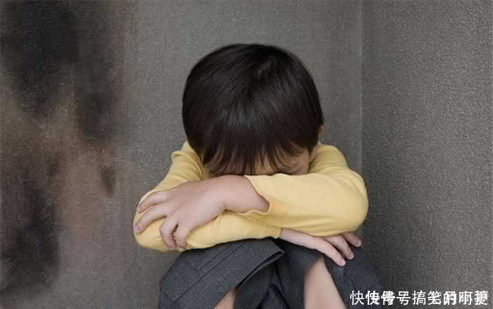 小诺|如果孩子有这几个迹象,说明他内心很自卑,父母要及时引导