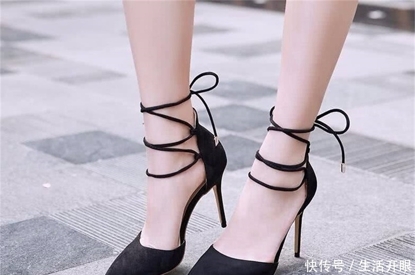 这款简约大气的高跟鞋,自然彰显出高级感