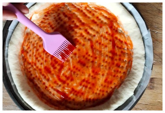 在家做披萨原来这么简单，学会再也不用叫外卖，底部酥脆咸香软糯