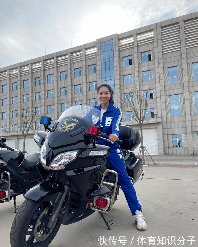 婴儿肥|中国女排队长晒出近照,英姿飒爽,略显婴儿肥却依旧貌美如花!