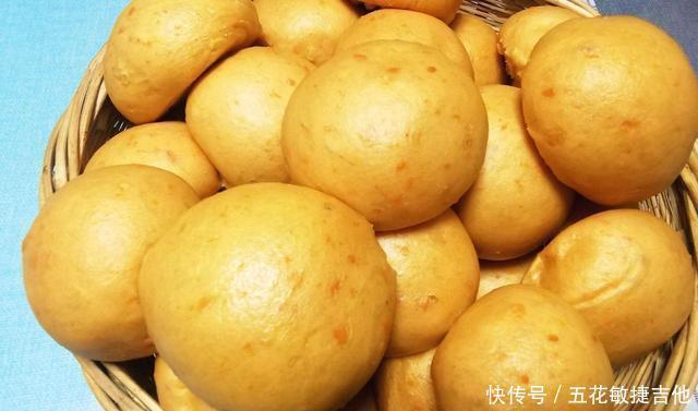 面粉|立冬后吃它正好,1块钱买一堆,与面粉一起蒸一下,轩软香甜好吃
