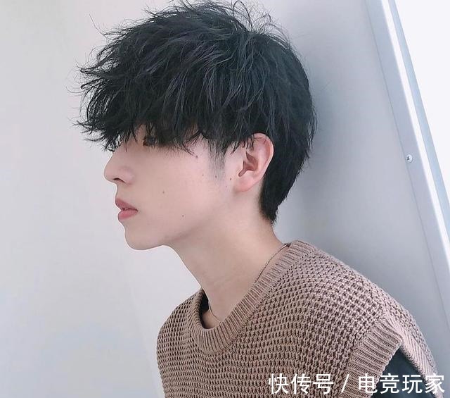 造型 别总剪男士背头了,这才是年轻男士该有的发型,看看帅到你了吗!
