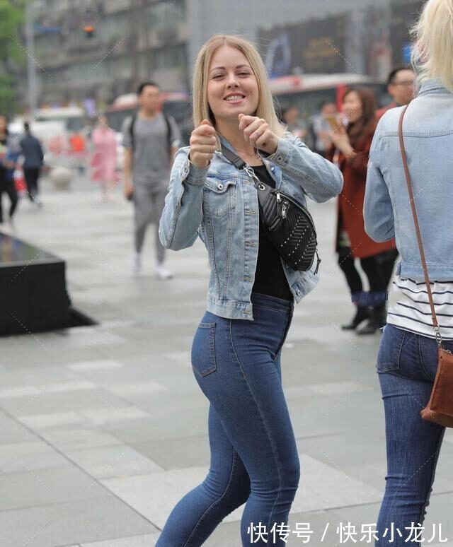 牛仔穿搭 经典的牛仔穿搭的外国小姐姐,优雅时髦,线条优美